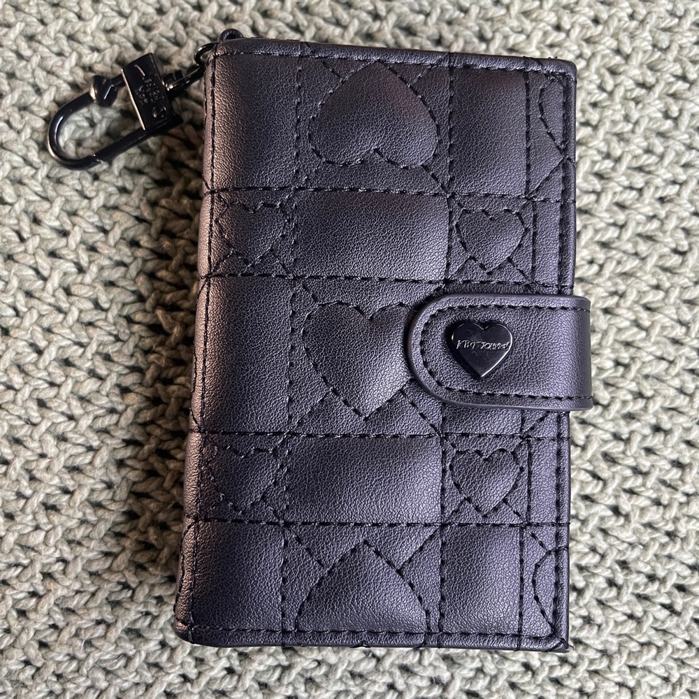 Betsy Johnson Heart Keychain Wallet Black Heart Pattern Wallet